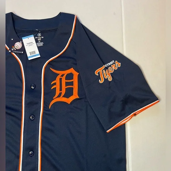 COPY - Detroit tigers button down jersey - Picture 2 of 5
